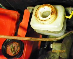 Zetor3340 BrakeFluid_.jpg